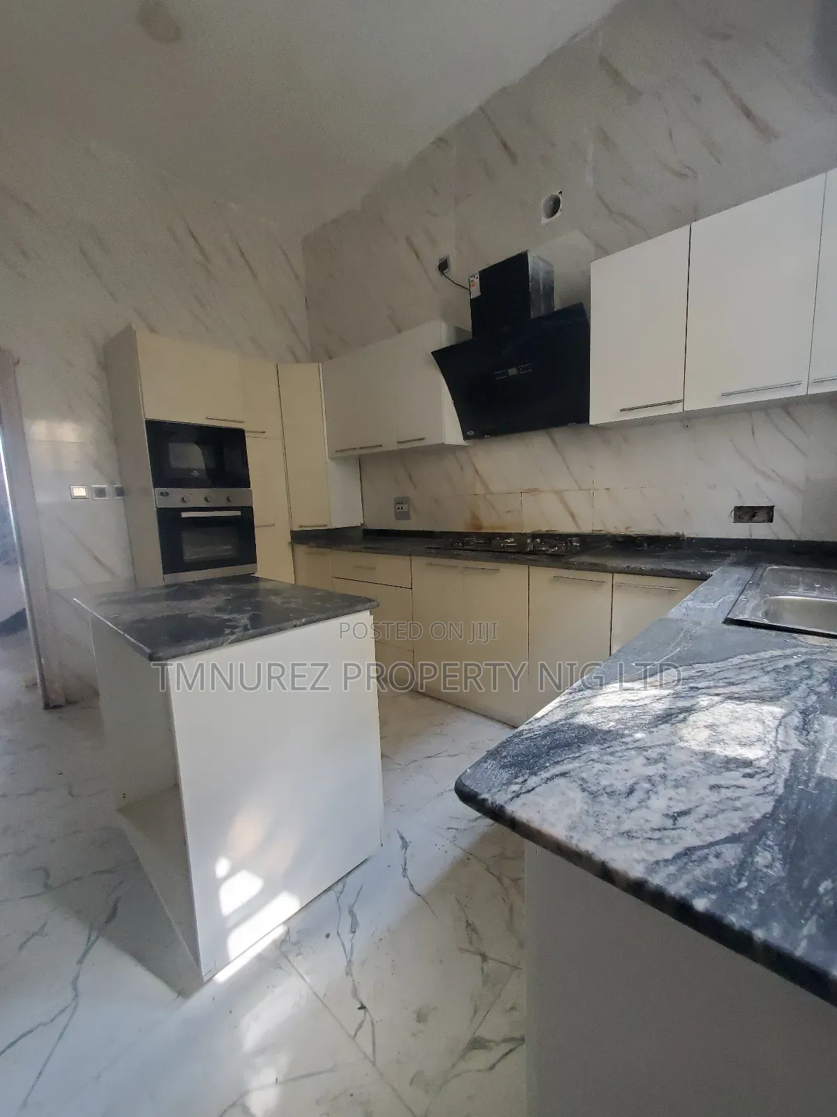 4bdrm Duplex in Orchil Road, Chevron for rent
