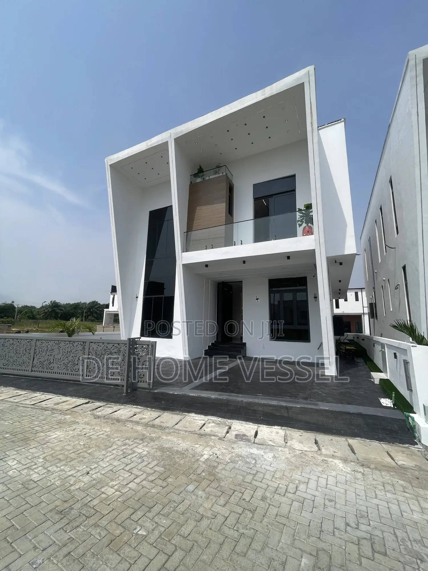 5bdrm Duplex in Lekki for sale
