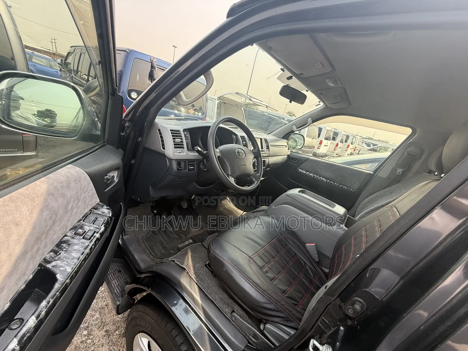 Toyota HiAce 2010 Black