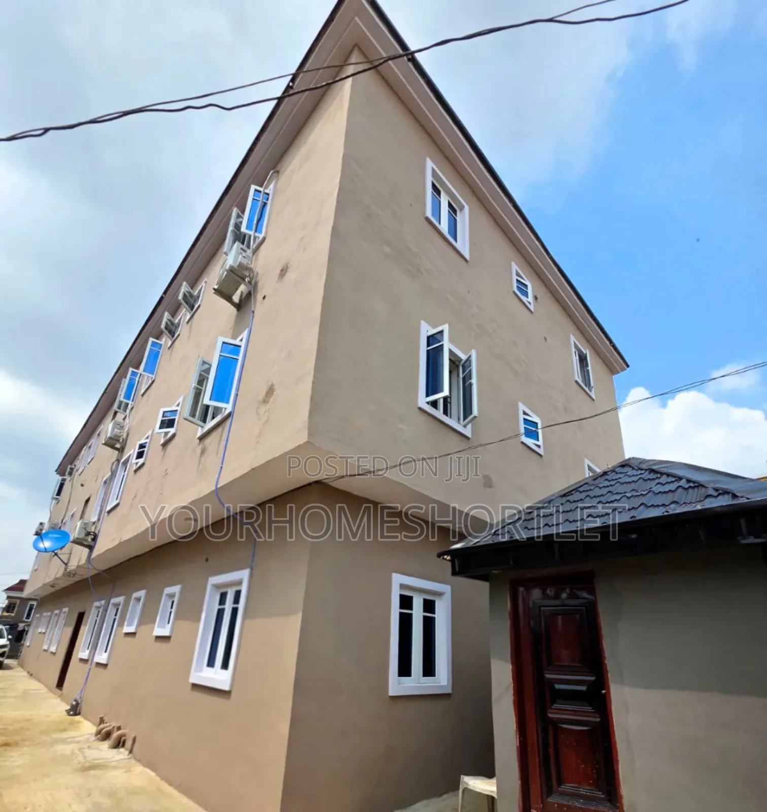 Newly Spacious 2/3 Bedroom Apartment for Daily/ Weekly Deal