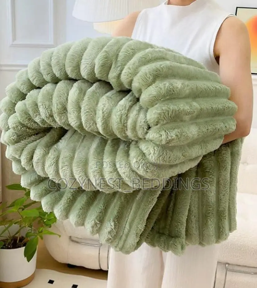 Fur Rabbit Throw Blanket – Ultra Soft Fluffy Blanket for Bed Couch