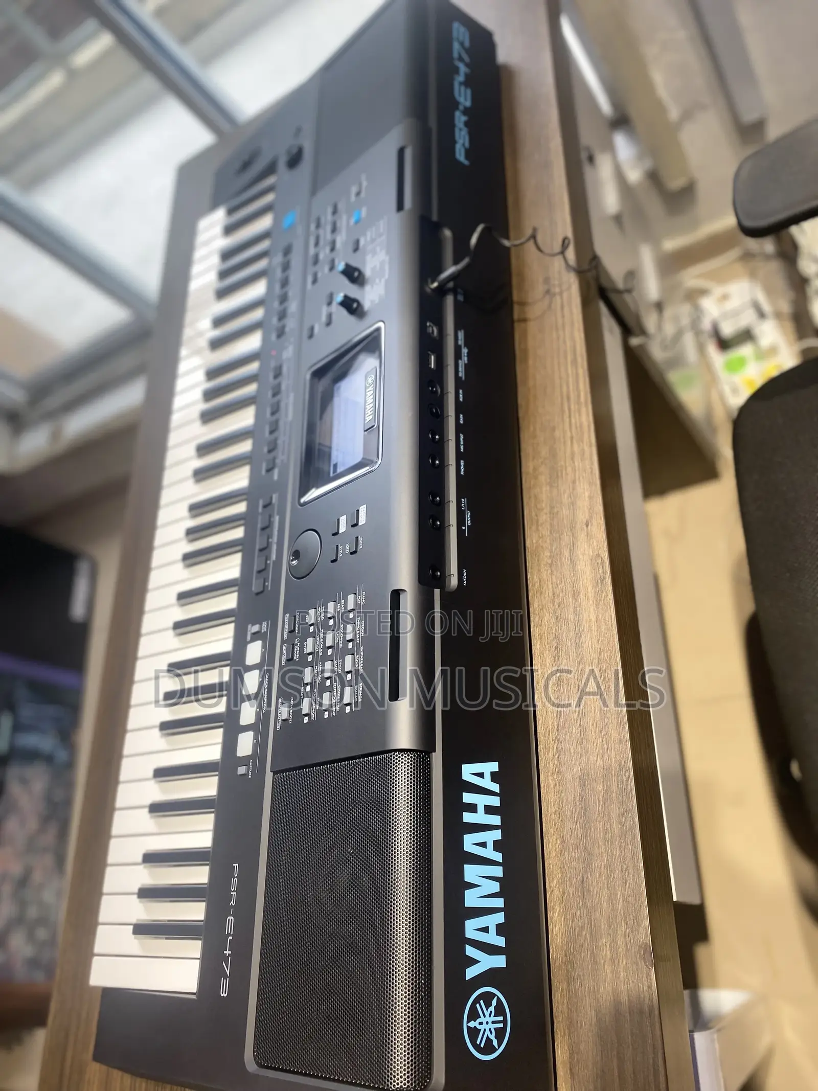 PSR E473 Yamaha Professional Keyboard