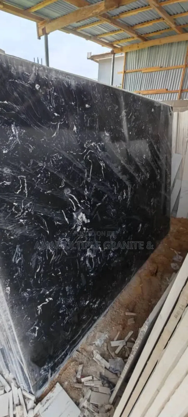 Paragraph Black Quartz