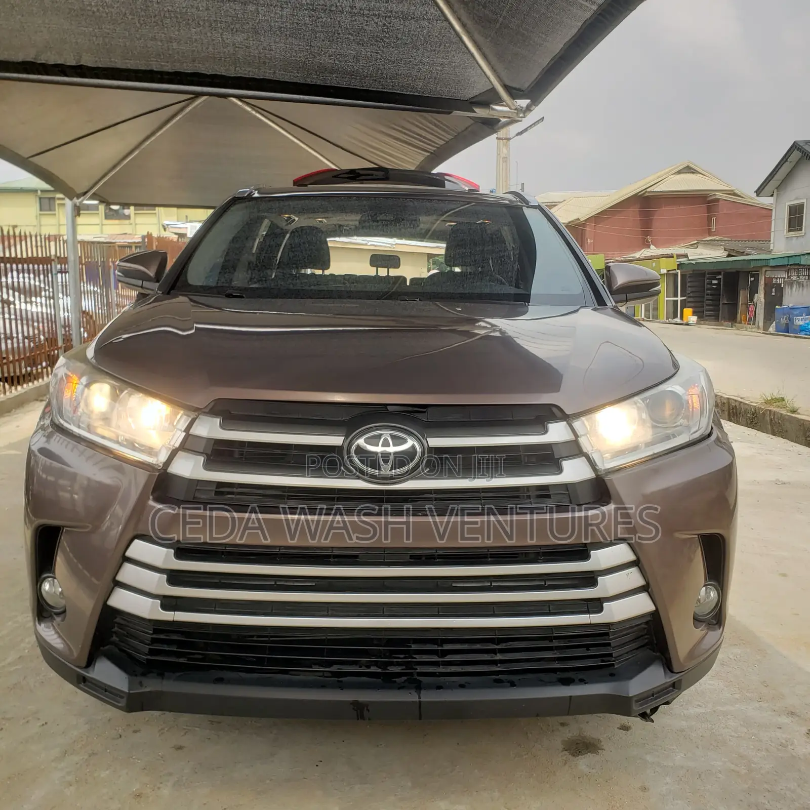 Toyota Highlander XLE 4x4 V6 (3.5L 6cyl 8A) 2017 Brown