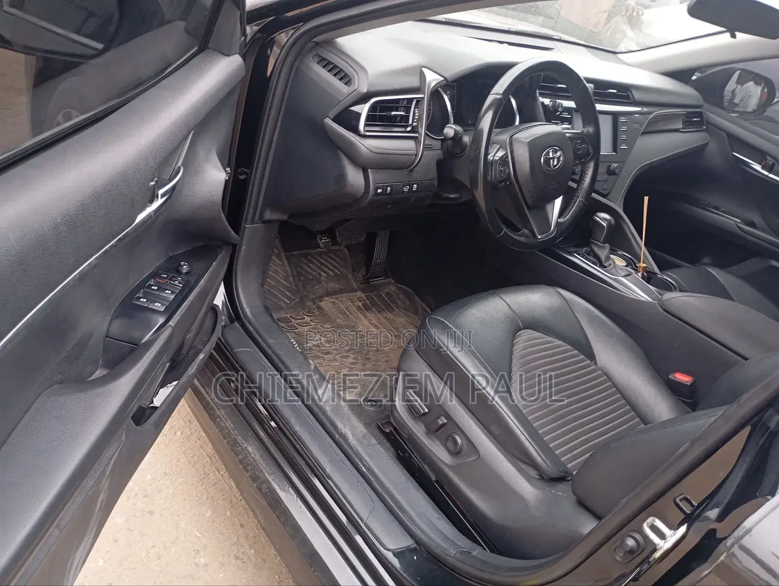 Toyota Camry SE FWD 2020 Black