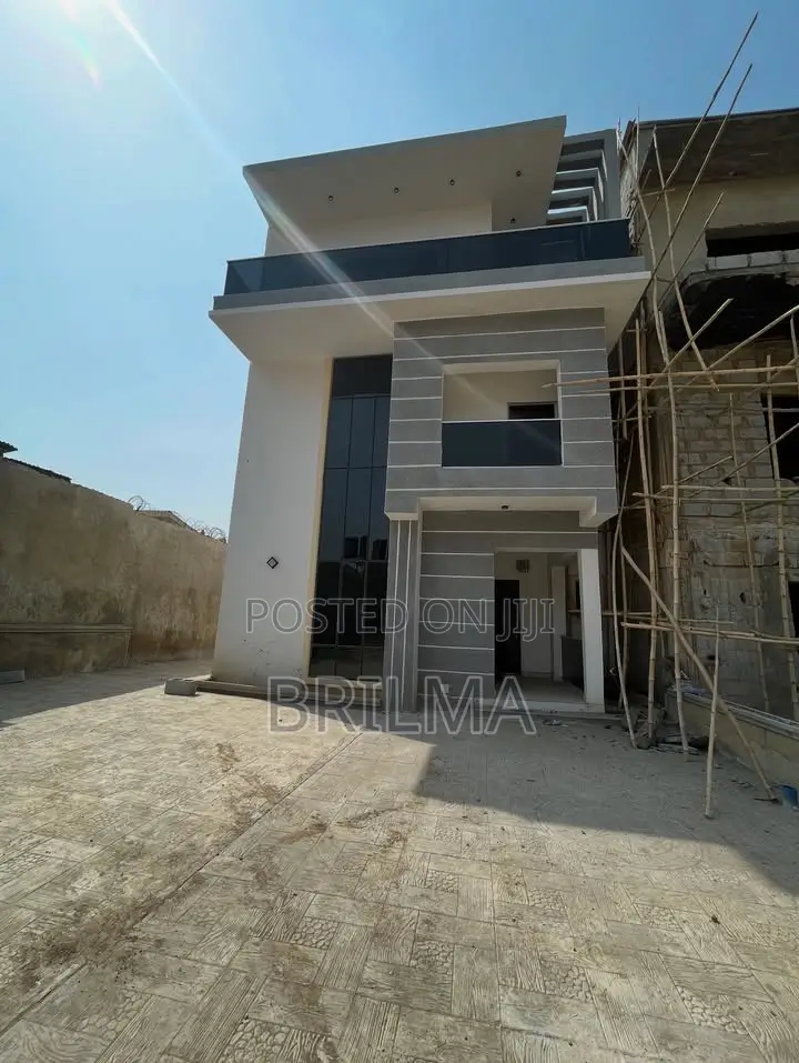 5bdrm Duplex in Apo District for sale