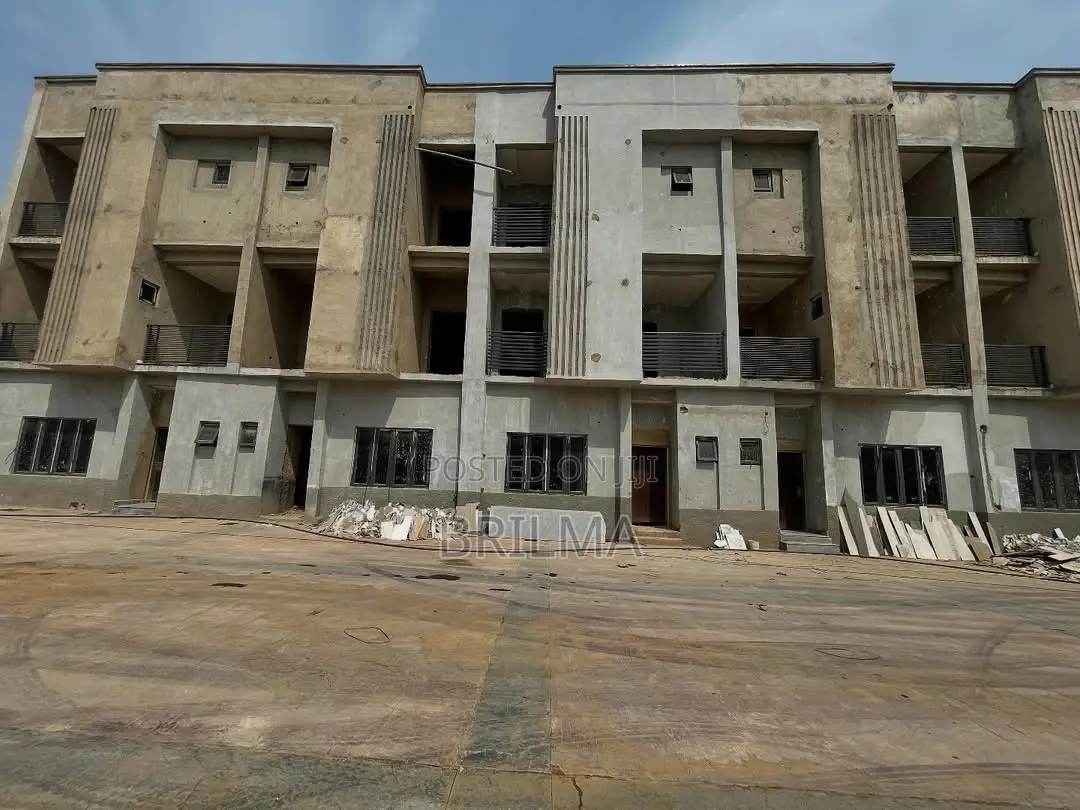 4bdrm Duplex in Kado for sale
