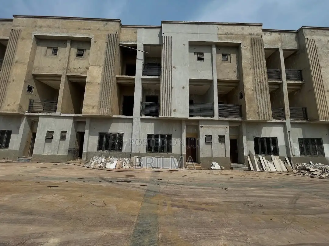 4bdrm Duplex in Kado for sale