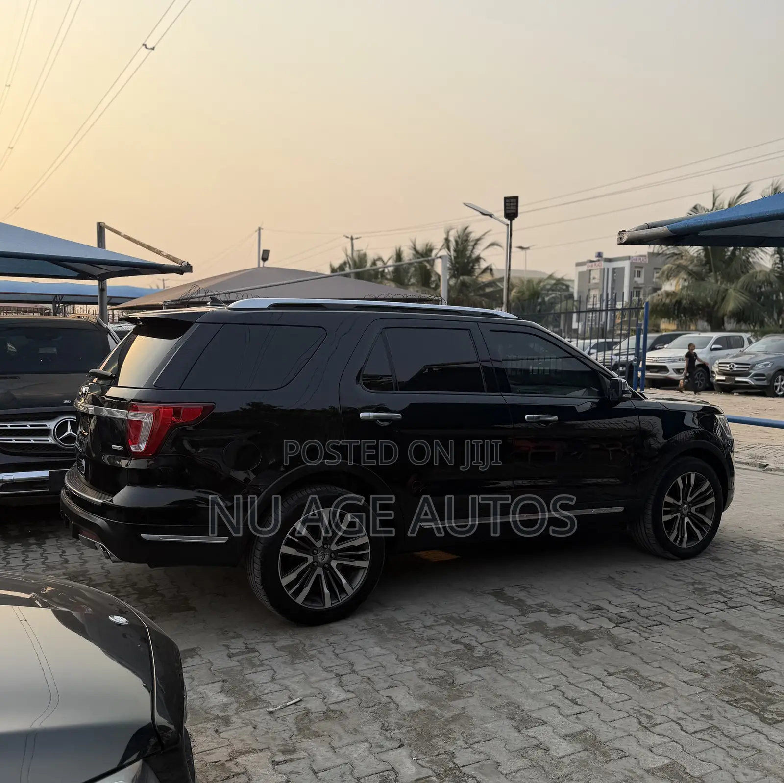 Ford Explorer Platinum AWD 2018 Black