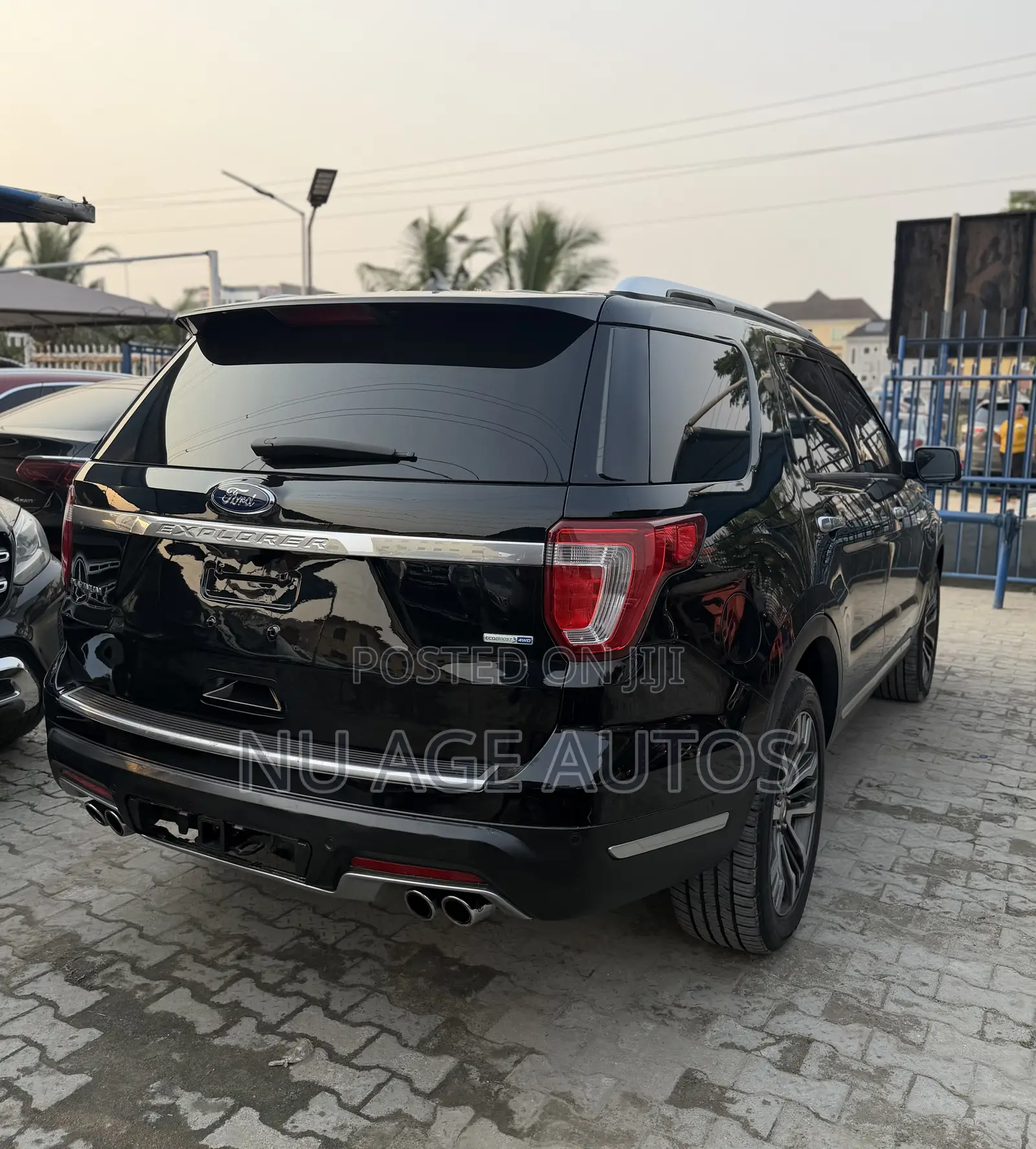 Ford Explorer Platinum AWD 2018 Black