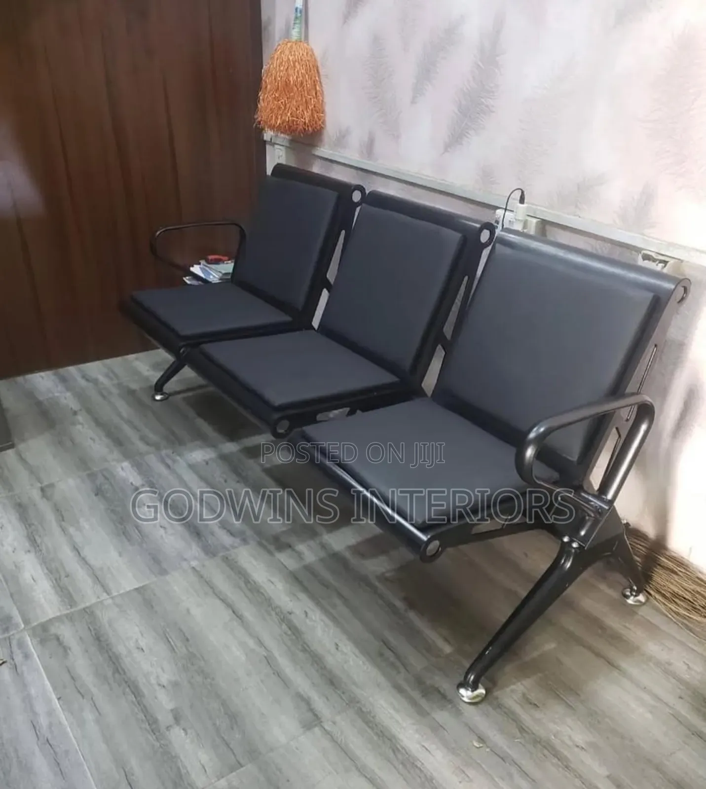 3 Setters Visitors Chair-Black