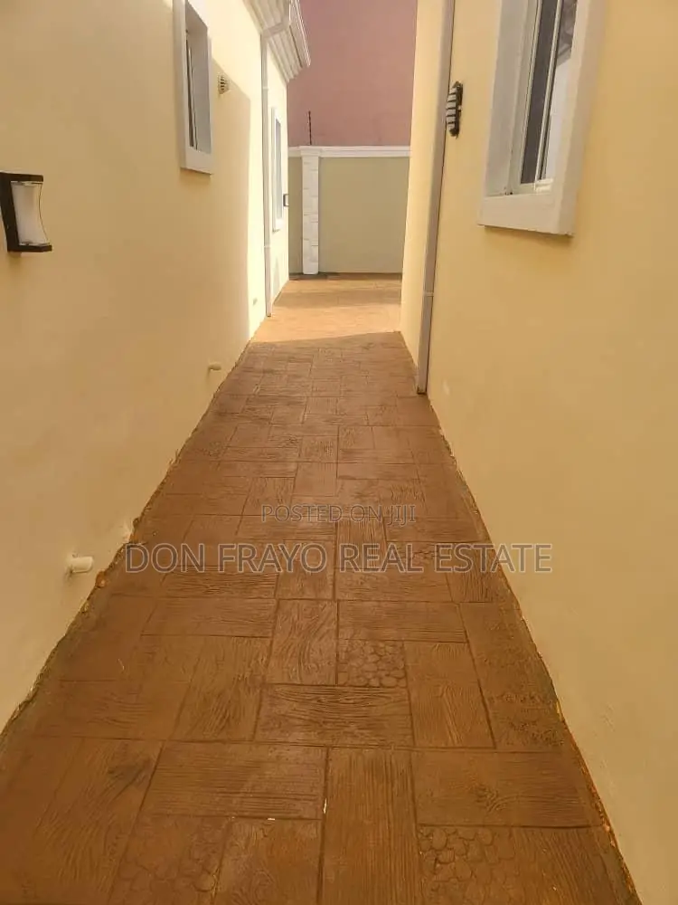 3bdrm Bungalow in Elebu Oluyole Estate, Akala Express for sale