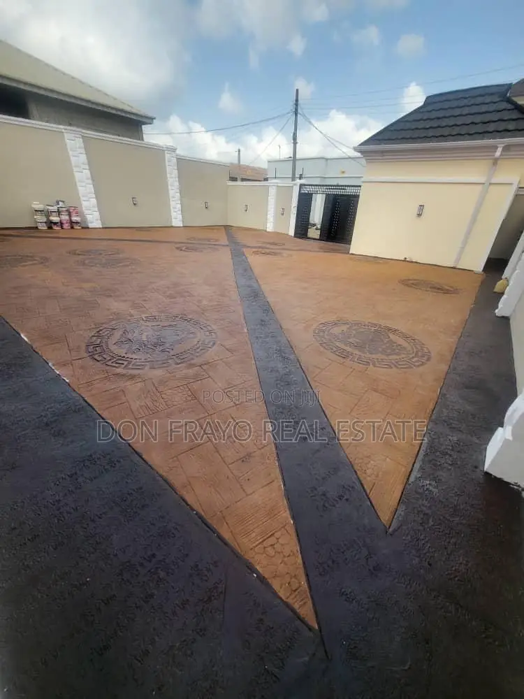 3bdrm Bungalow in Elebu Oluyole Estate, Akala Express for sale