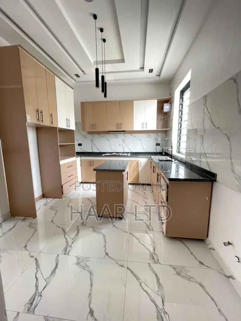 4bdrm Duplex in Lekki Phase 2 for sale