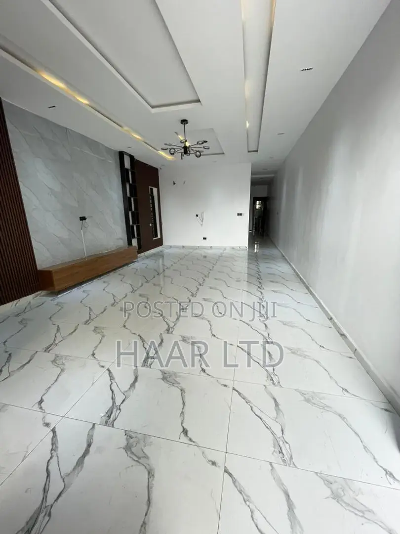4bdrm Duplex in Lekki Phase 2 for sale