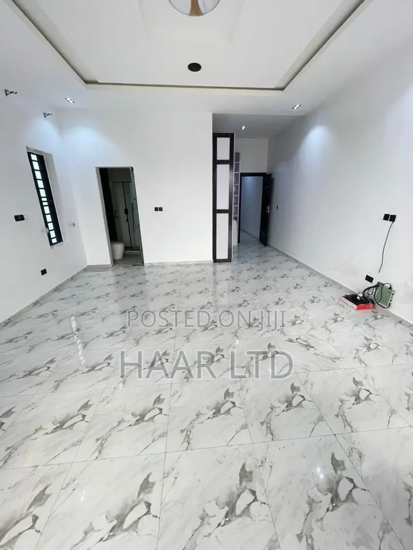 4bdrm Duplex in Lekki Phase 2 for sale
