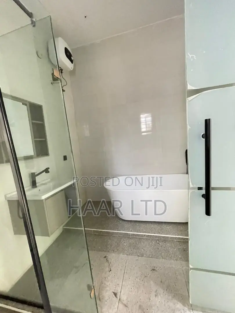 4bdrm Duplex in Lekki Phase 2 for sale