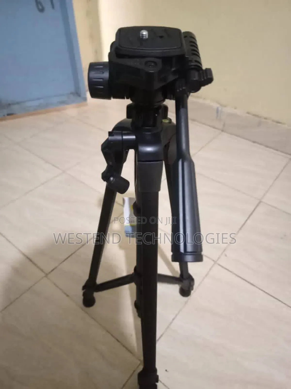 3520 Heavy Duty Tripod Stand for Camera and Phones, Projectors Etc