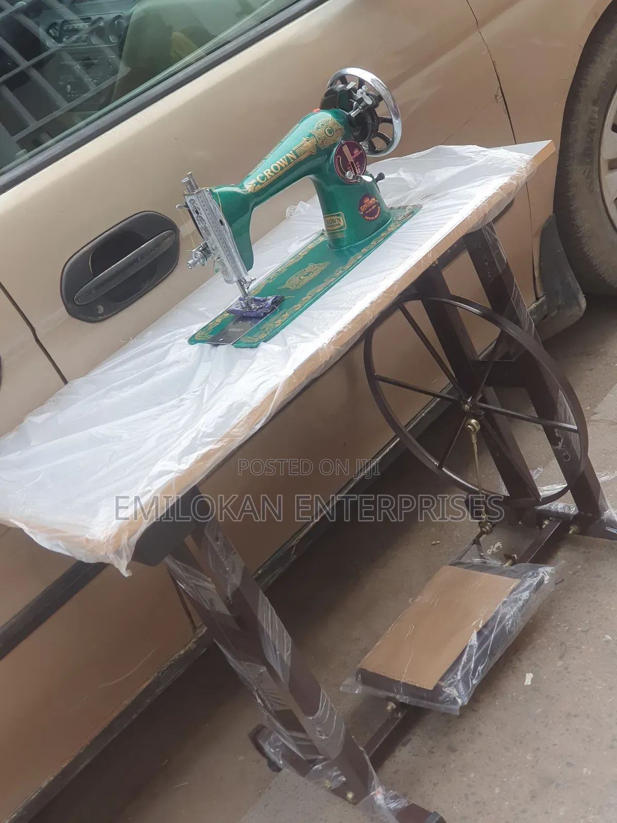 Original Crown Manual Sewing Machine India Product