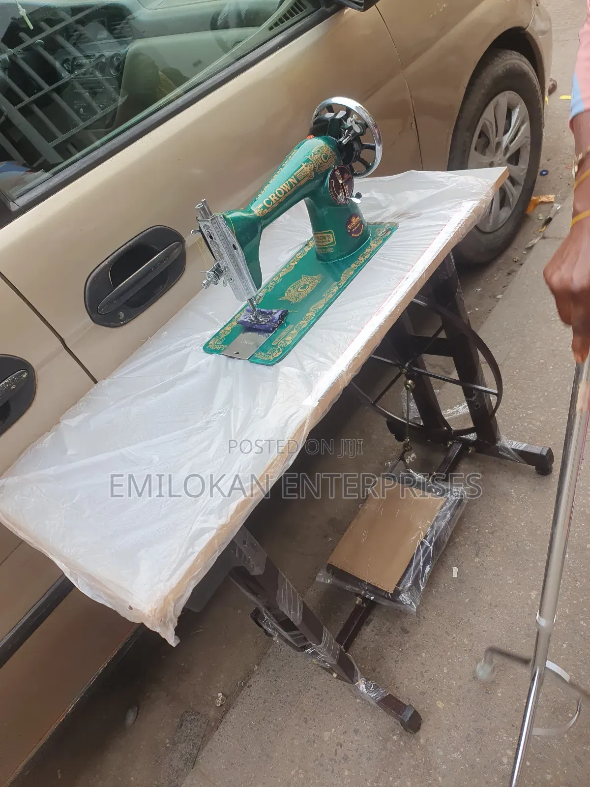 Original Crown Manual Sewing Machine India Product