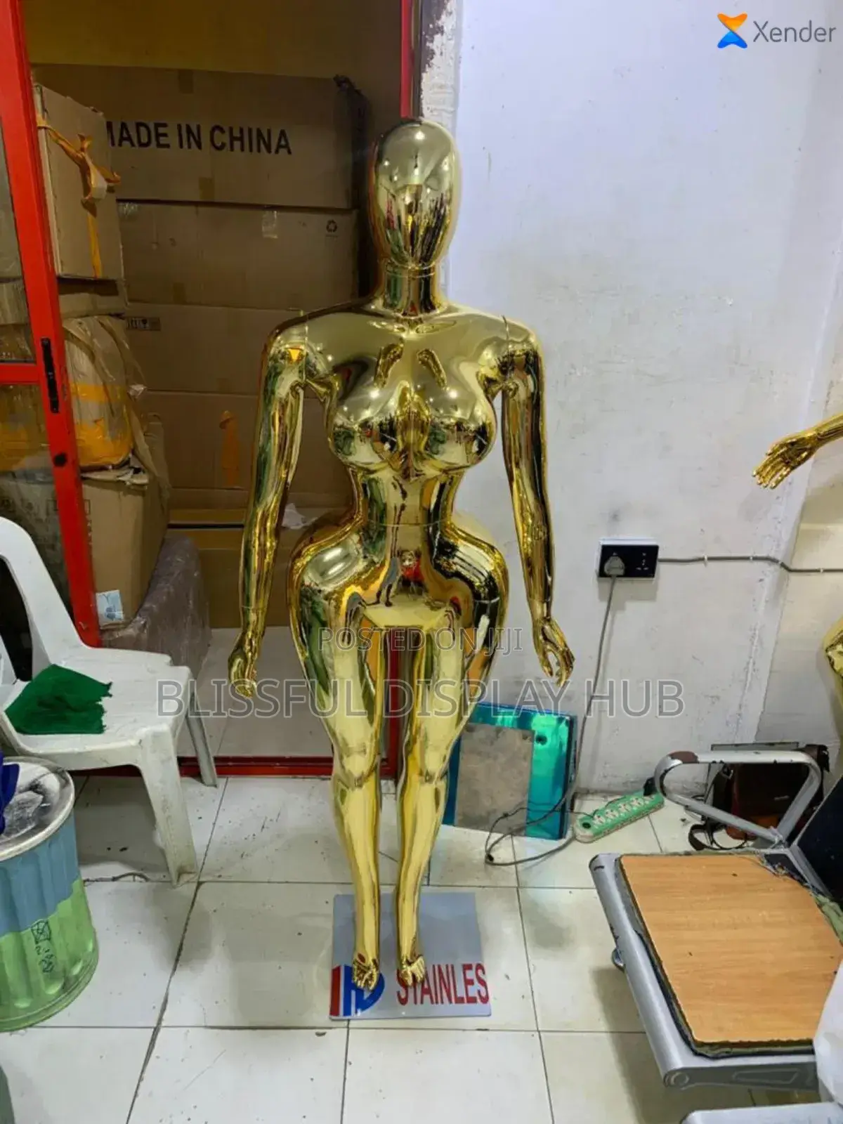 Gold and White BBL and Tiny Waist Female Mannequin