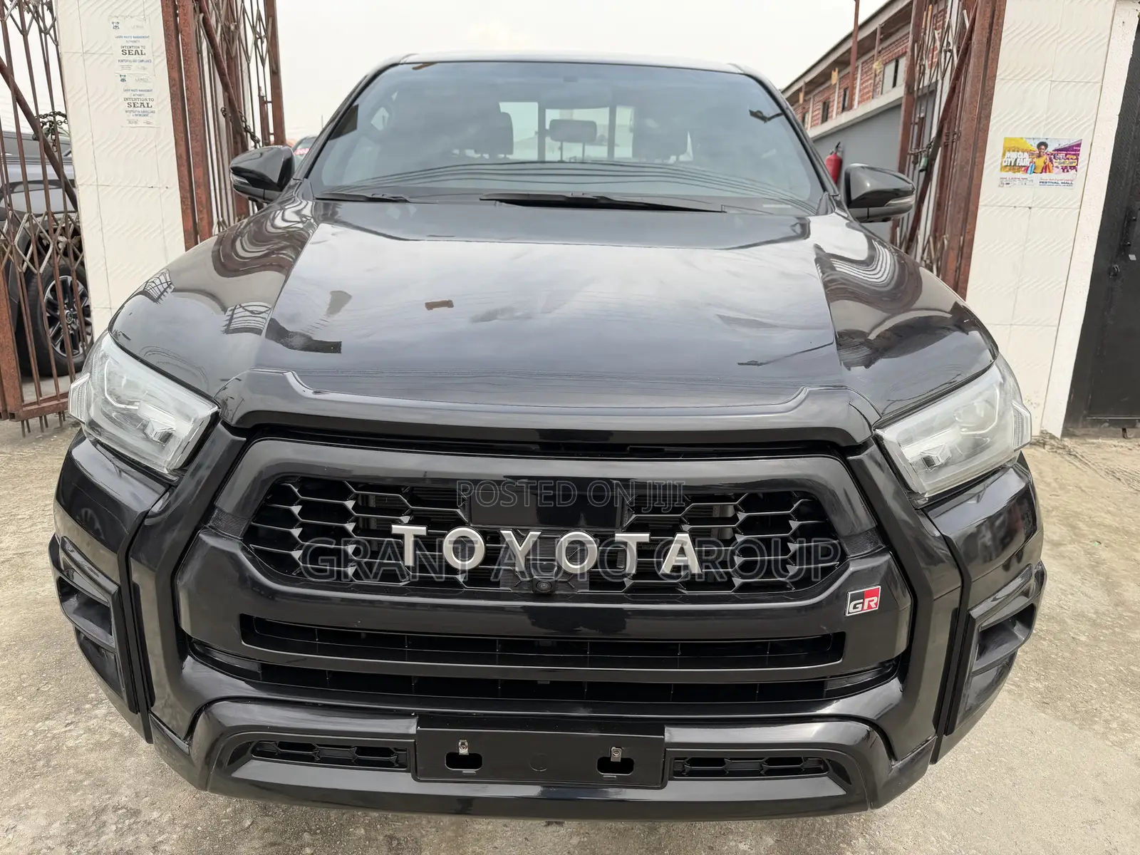 Toyota Hilux 2023 Black