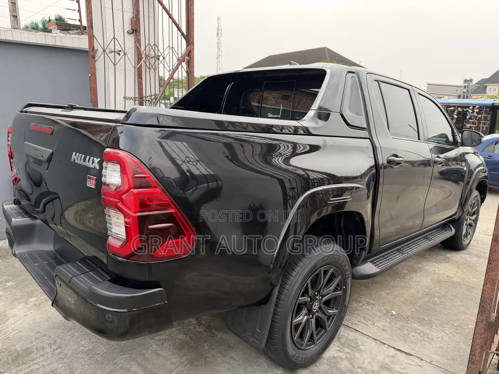 Toyota Hilux 2023 Black