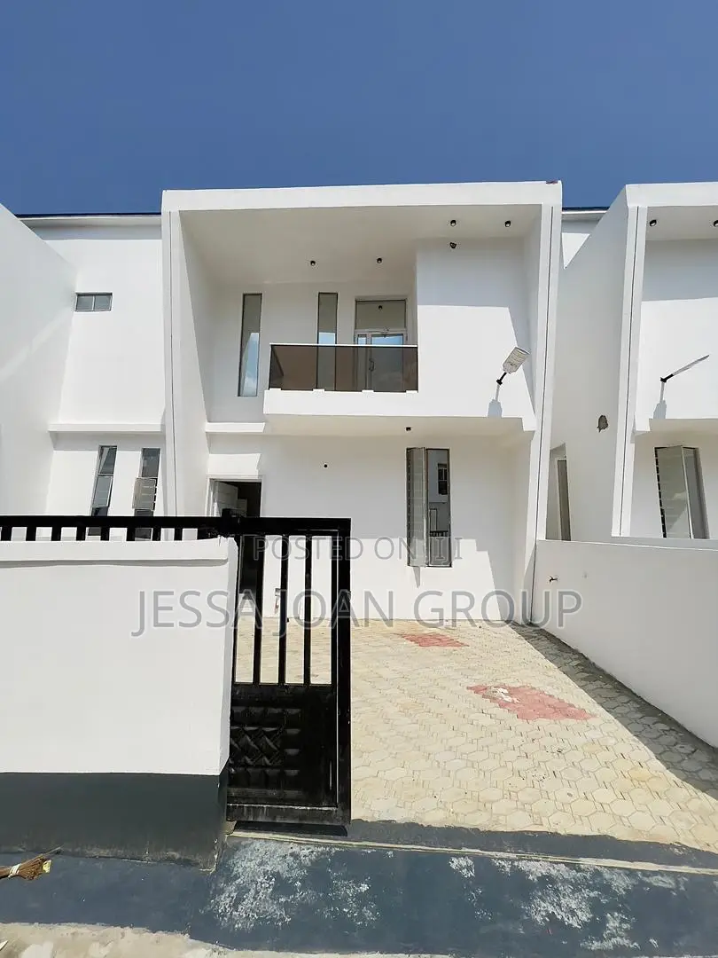 4bdrm Duplex in Ikota for sale
