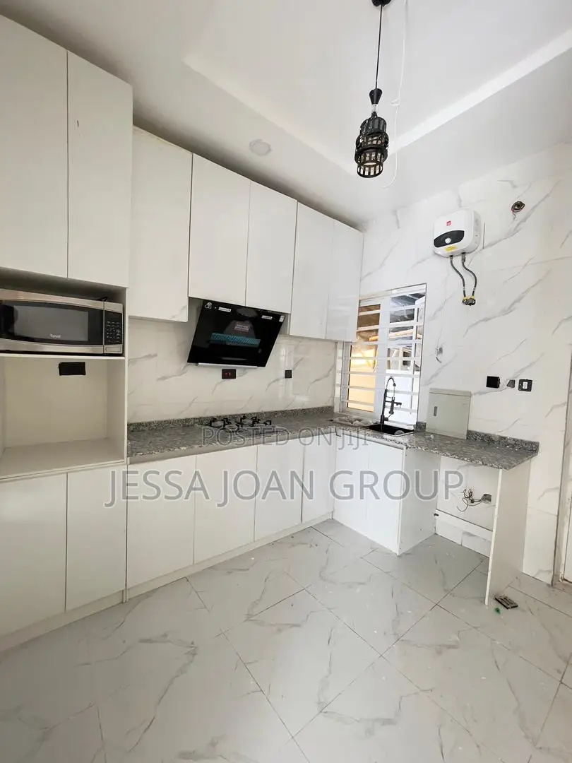 4bdrm Duplex in Ikota for sale