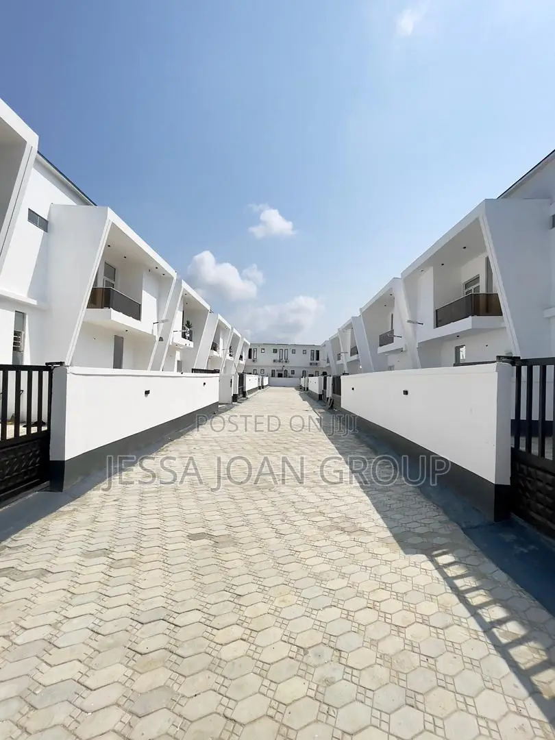 4bdrm Duplex in Ikota for sale