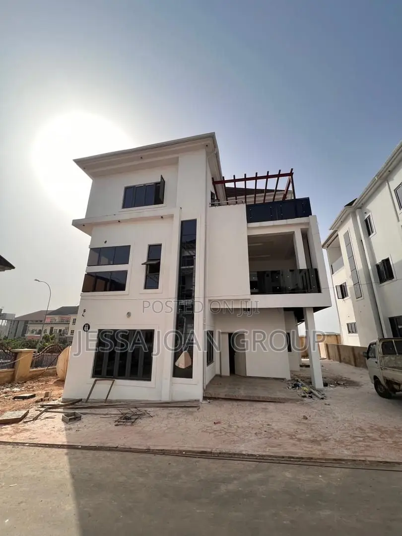 7bdrm Duplex in Guzape District for sale