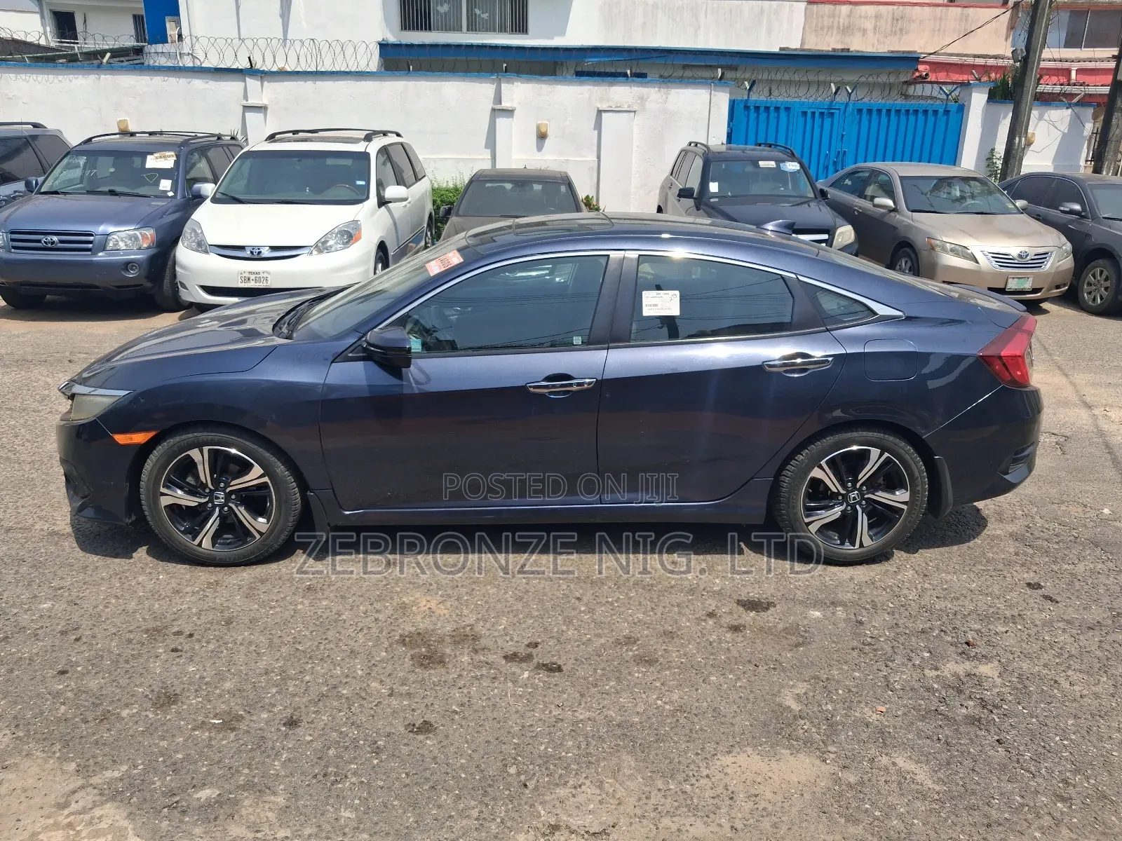 Honda Civic LX 4dr Sedan (2.0L 4cyl) 2017 Gray
