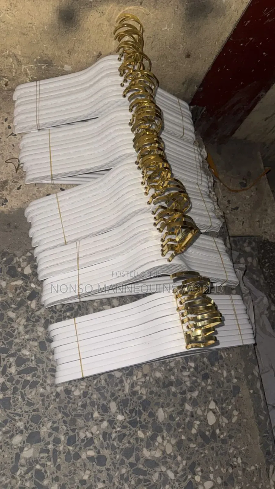 High Quality White Luxury Hangers With Gold Head