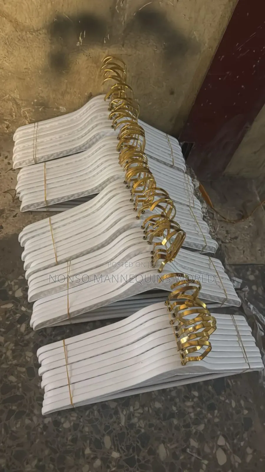 High Quality White Luxury Hangers With Gold Head