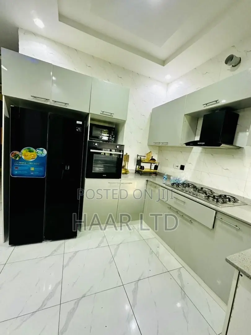 2bdrm Apartment in Lekki Phase 2 for sale