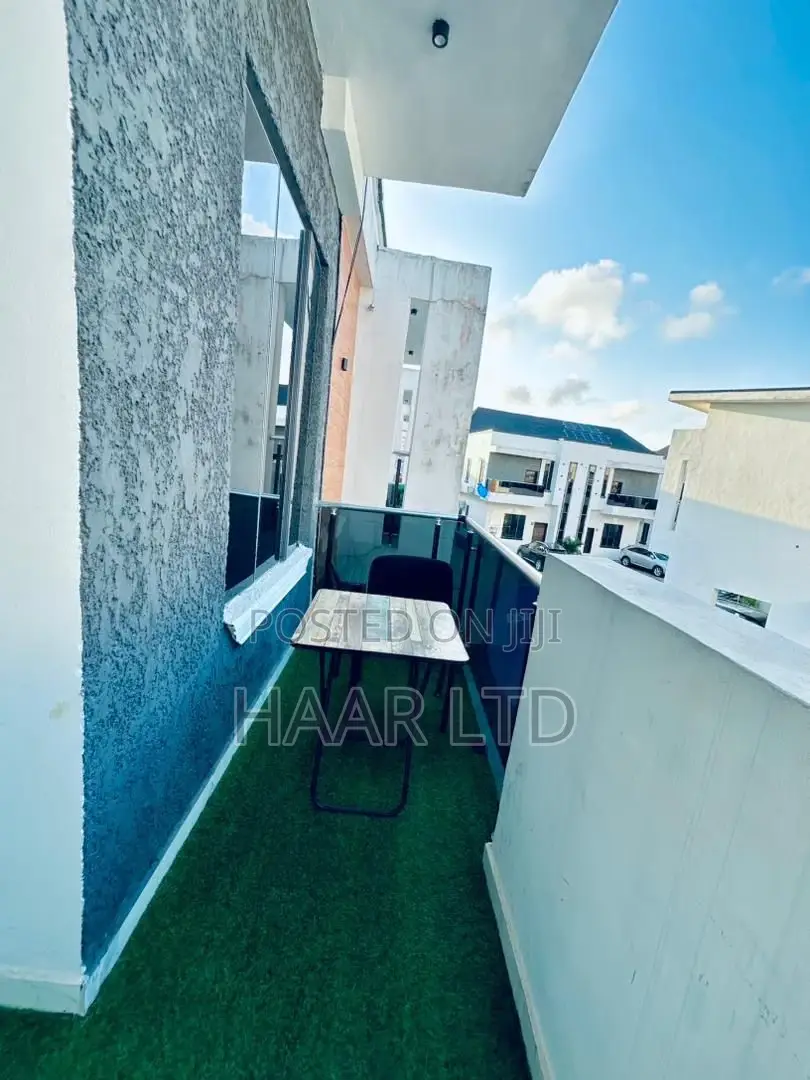 2bdrm Apartment in Lekki Phase 2 for sale