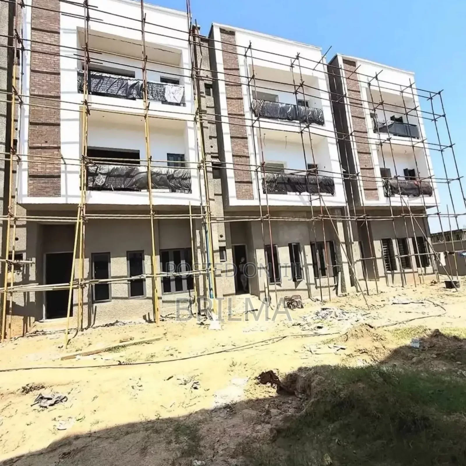 4bedrooms Town House in Jahi