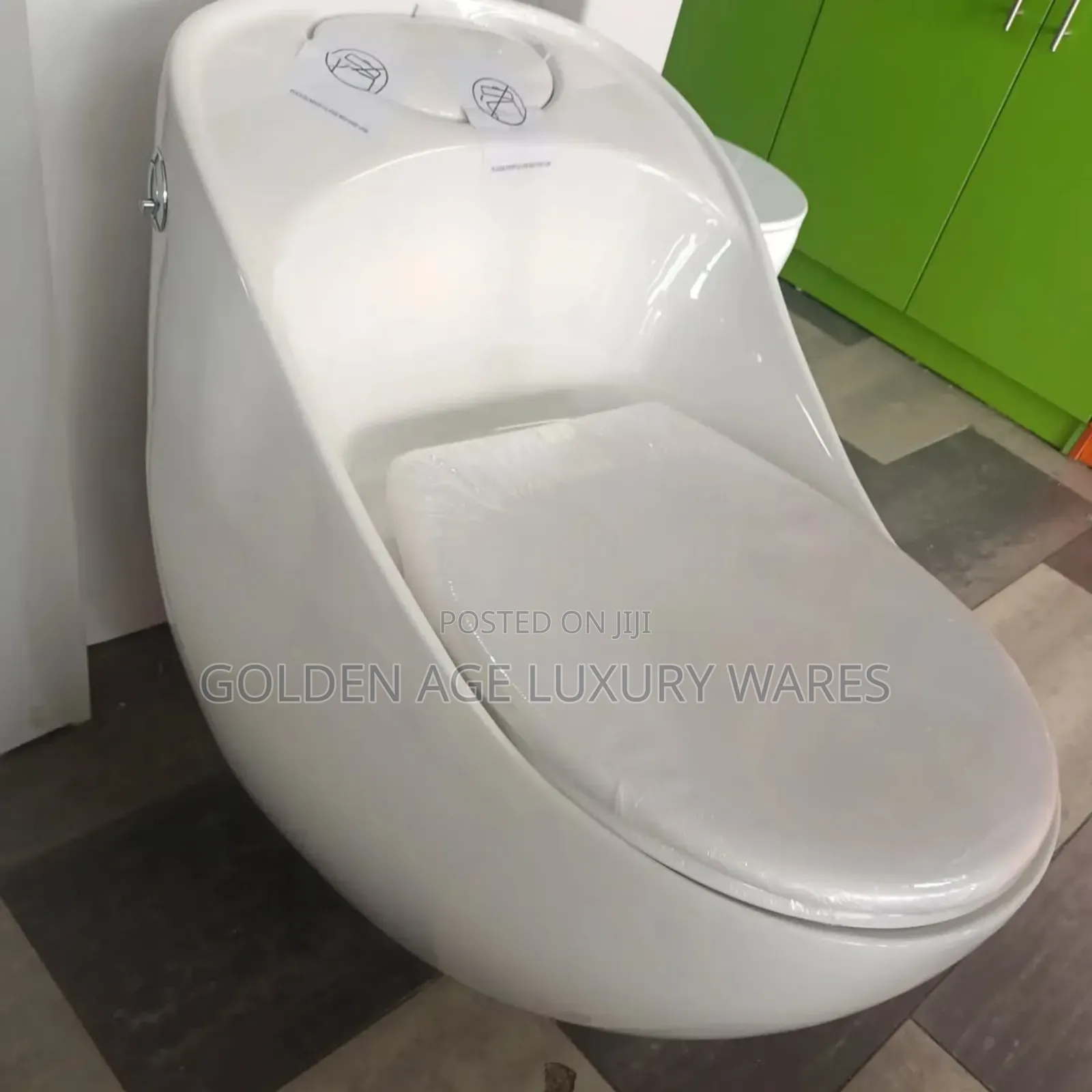 Plain White One Piece Executive Wc