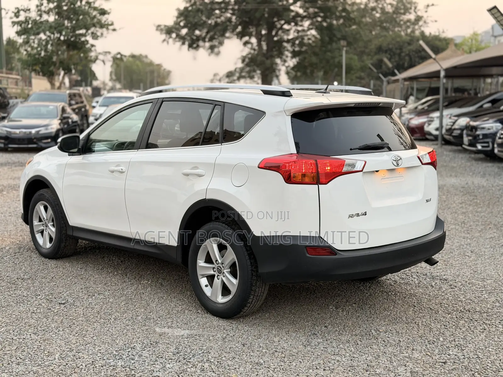 Toyota RAV4 XLE 4dr SUV (2.5L 4cyl 6A) 2015 White