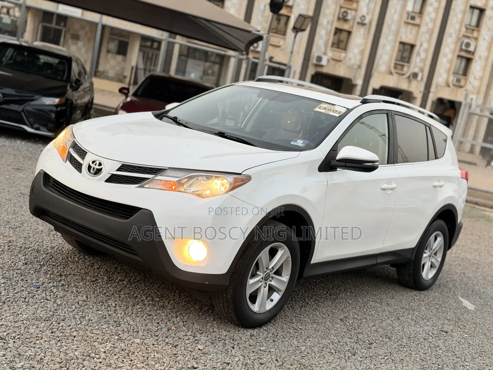 Toyota RAV4 XLE 4dr SUV (2.5L 4cyl 6A) 2015 White