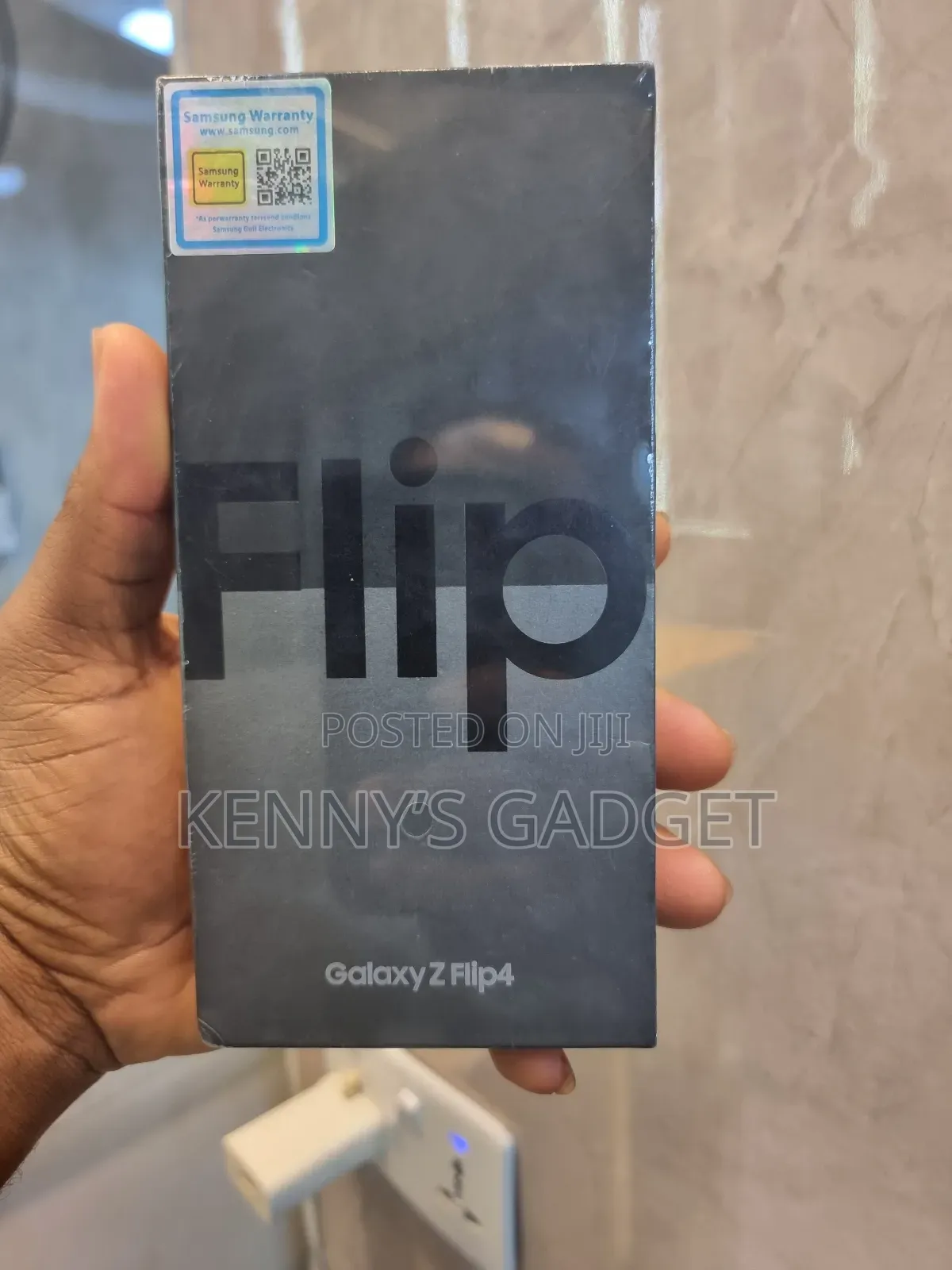 New Samsung Galaxy Z Flip4 256 GB