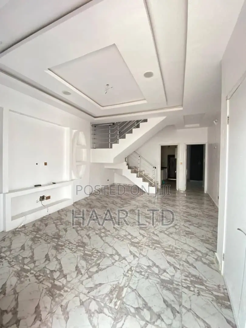 4bdrm Duplex in Chevron for rent