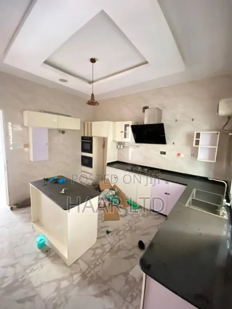 4bdrm Duplex in Chevron for rent
