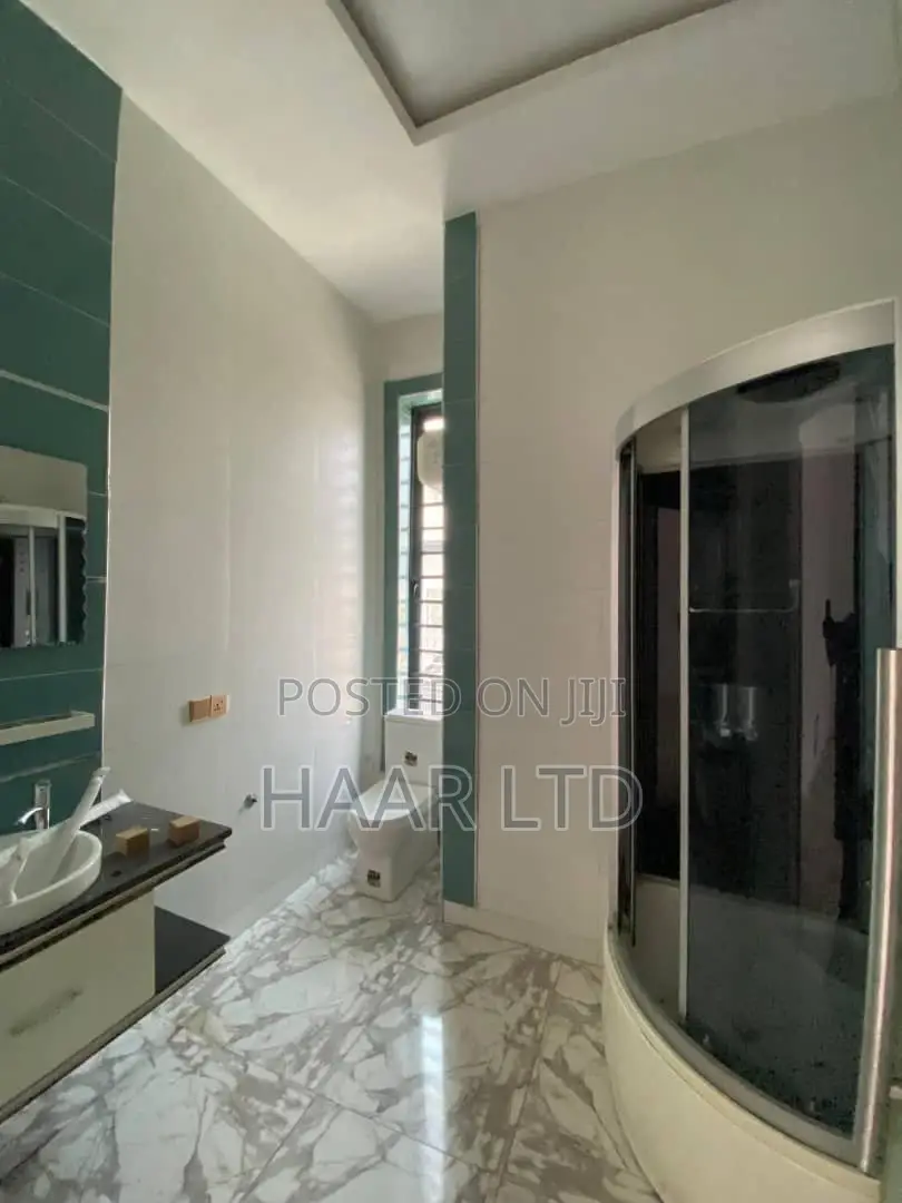4bdrm Duplex in Chevron for rent