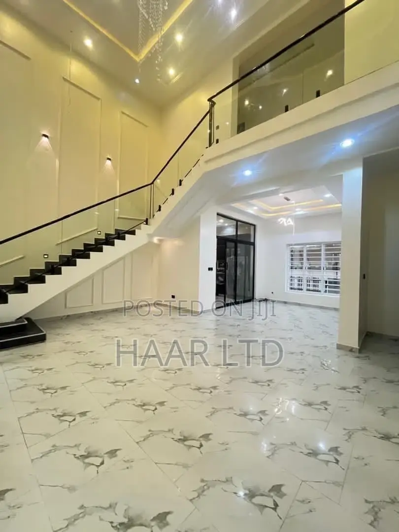 5bdrm Duplex in Ikota for rent