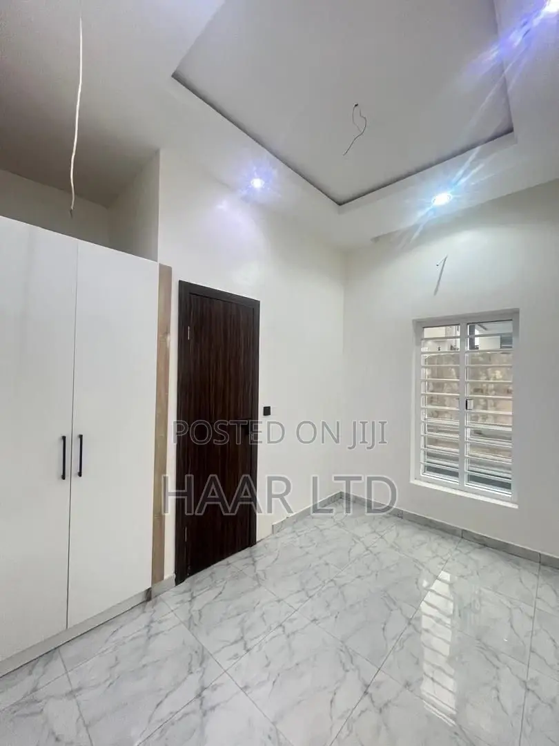 5bdrm Duplex in Ikota for rent