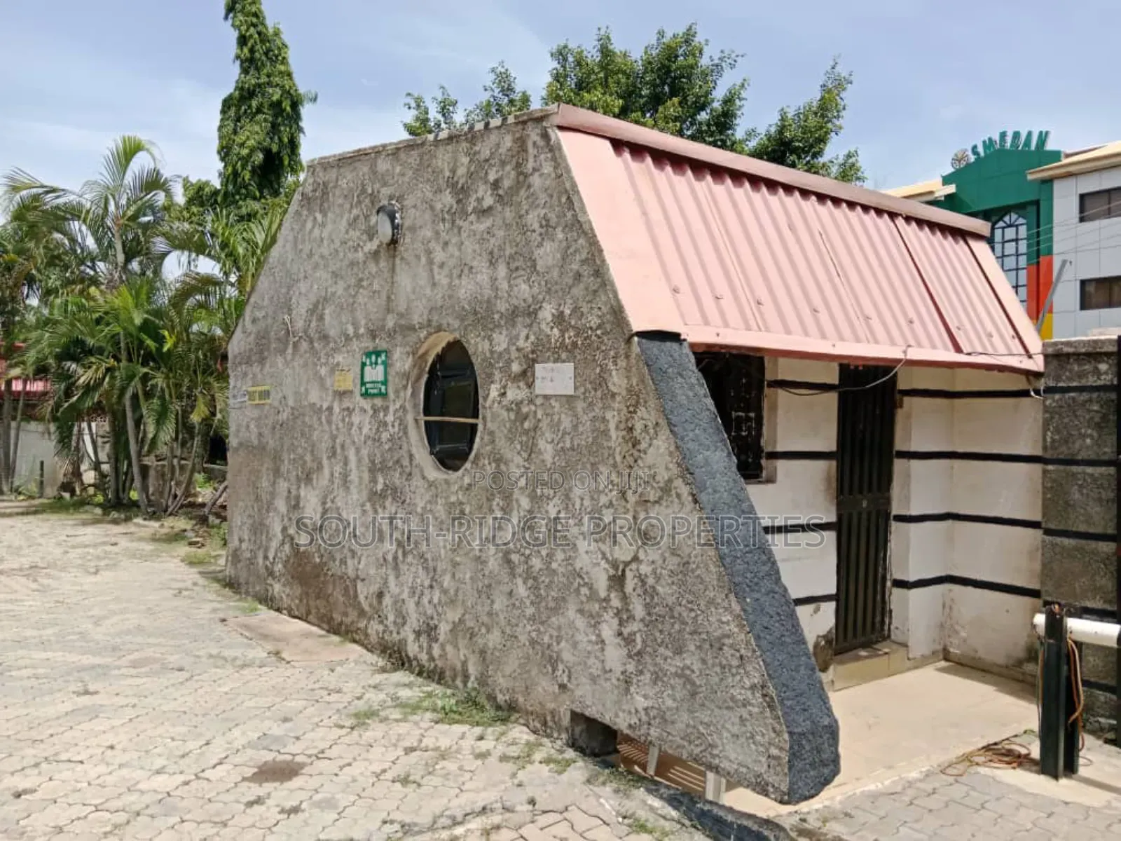 An Expandable Superbly Located 30-Room Hotel