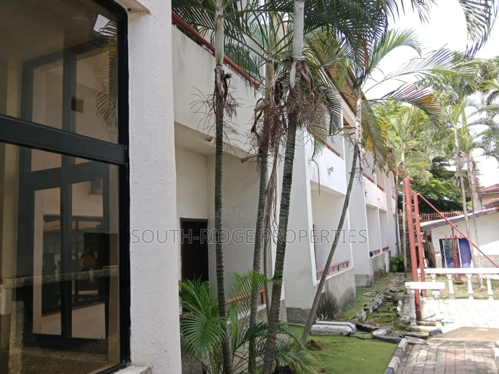 An Expandable Superbly Located 30-Room Hotel