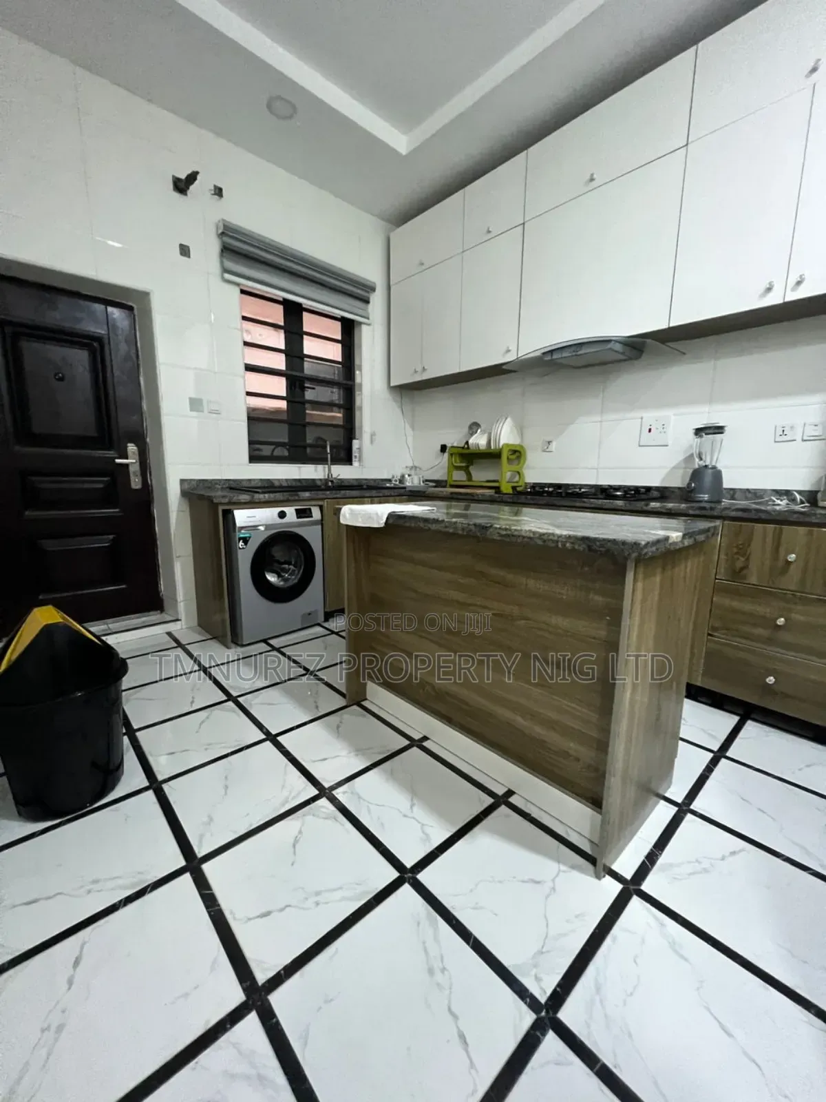4bdrm Duplex in Orchild Road, Chevron for rent
