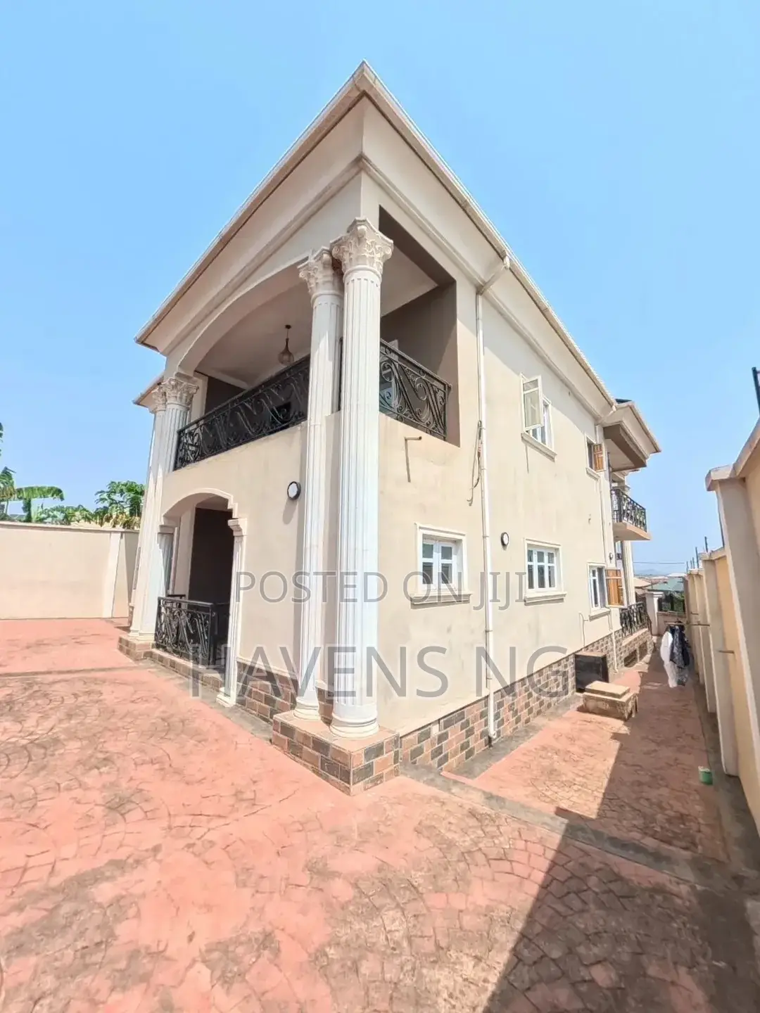 5bdrm Duplex in Ido for sale